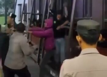 Aksi Damai Berujung Bentrok, Ketua HMI Samarinda Diserang Oknum Polisi