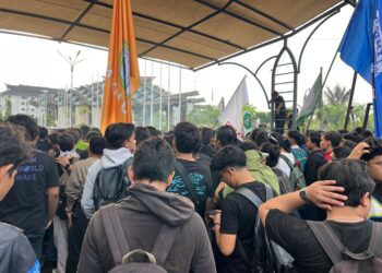 Aksi 214 Jilid II di DPRD Kaltim, Massa Desak Hak Angket Digelar Terbuka dan Soroti Transparansi Wakil Rakyat