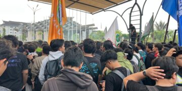 Aksi 214 Jilid II di DPRD Kaltim, Massa Desak Hak Angket Digelar Terbuka dan Soroti Transparansi Wakil Rakyat