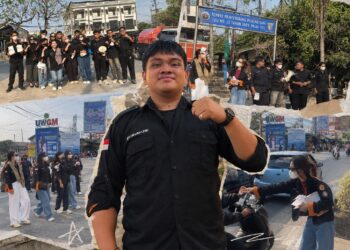 Kabut Asap Selimuti Samarinda, BEM FISIP UWGM Bagikan Ratusan Masker ke Pengendara