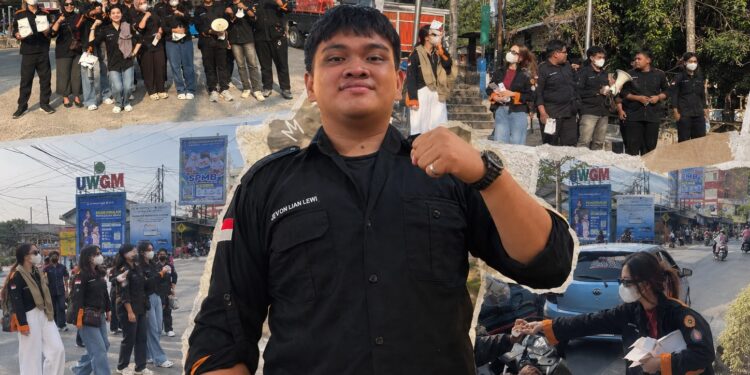 Kabut Asap Selimuti Samarinda, BEM FISIP UWGM Bagikan Ratusan Masker ke Pengendara